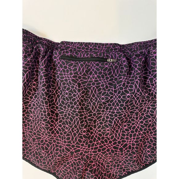 Nike Dri-Fit Women's Pink Printed Ombre Shorts - Picture 6 of 10